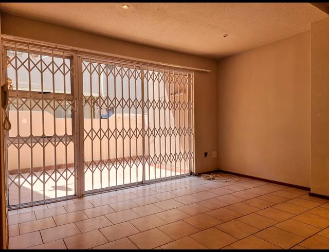 2 BEDROOM TOWNHOUSE RENTED IN GLENANDA